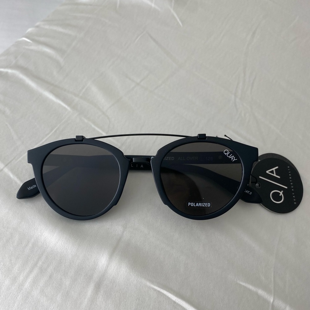 NWT QUAY Black Polarized SUNGLASSES